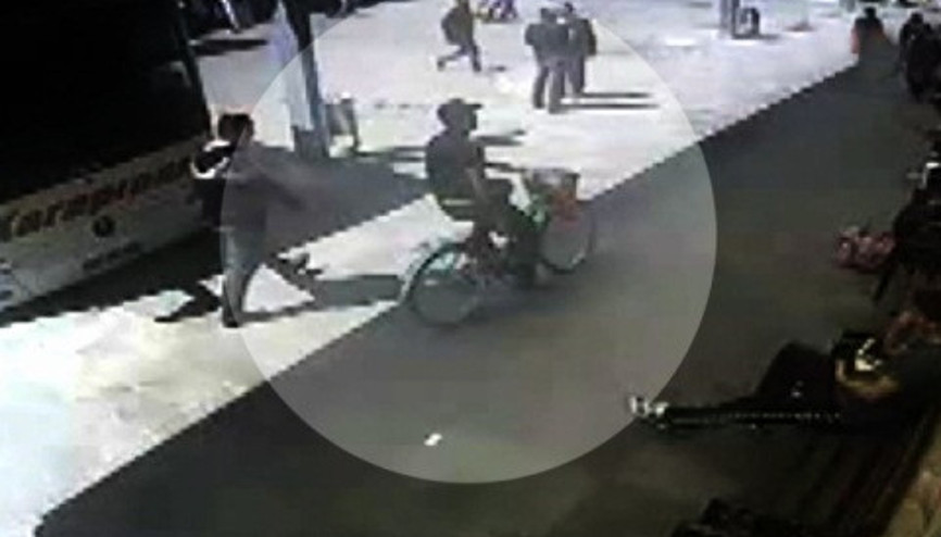 Otobüs duraklarına Fuhuş amaçlı kartvizit atan kişi tutuklandı