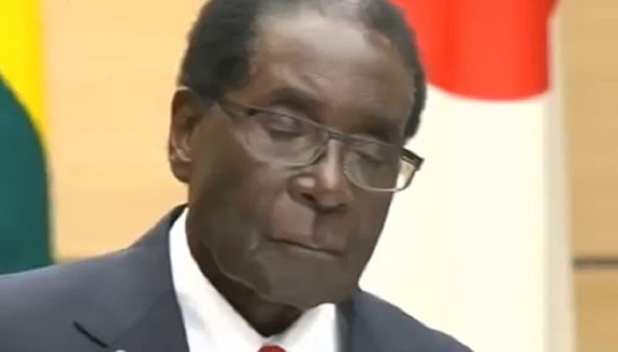 Mugabe ayakta uyudu