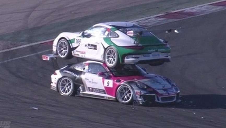 Rakibinin tepesine çıktı