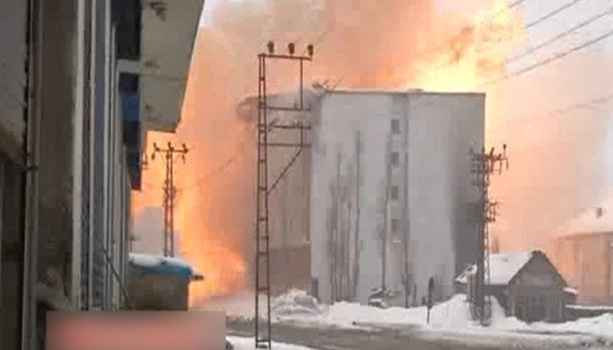 Yüksekovada PKKlılar kaçarken binayı böyle patlattılar