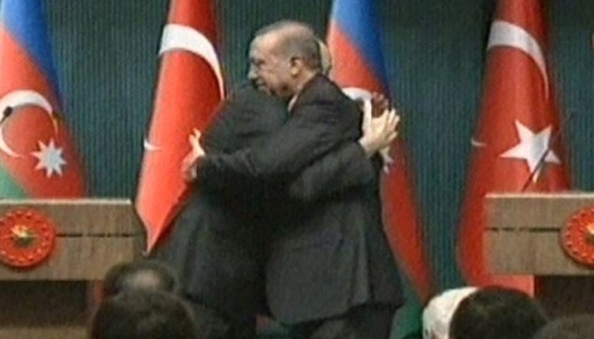 Erdoğan ve Aliyev böyle sarıldı