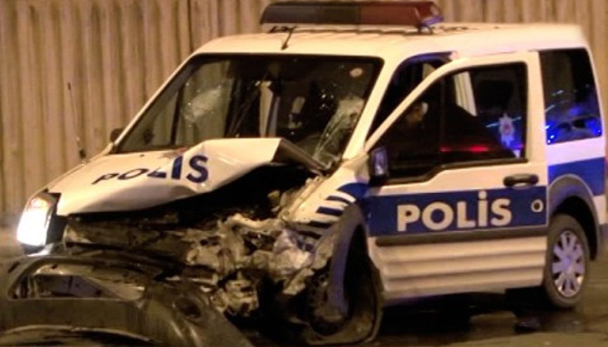 Üsküdarda polisten kaçan sürücü kaza yaptı