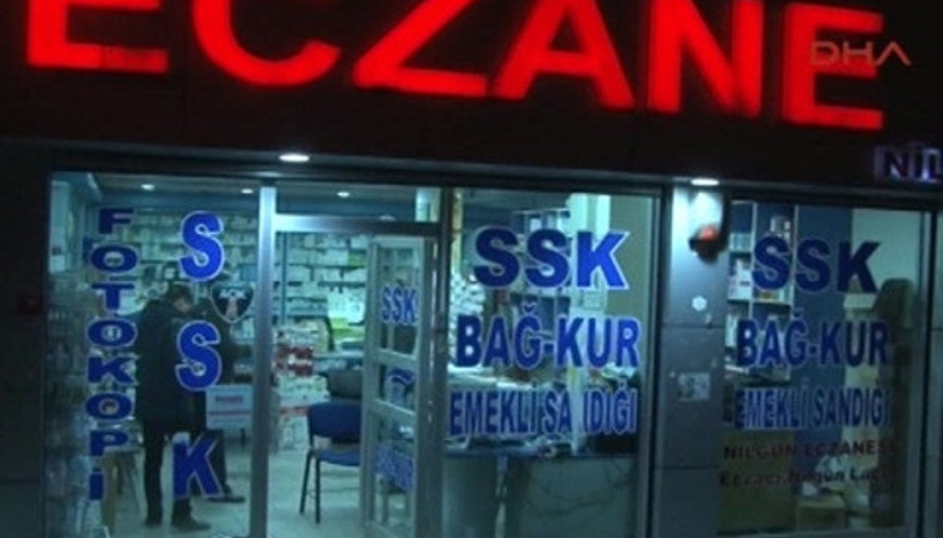 Sultangazi’de eli silahlı hırsız nöbetçi eczaneyi soydu