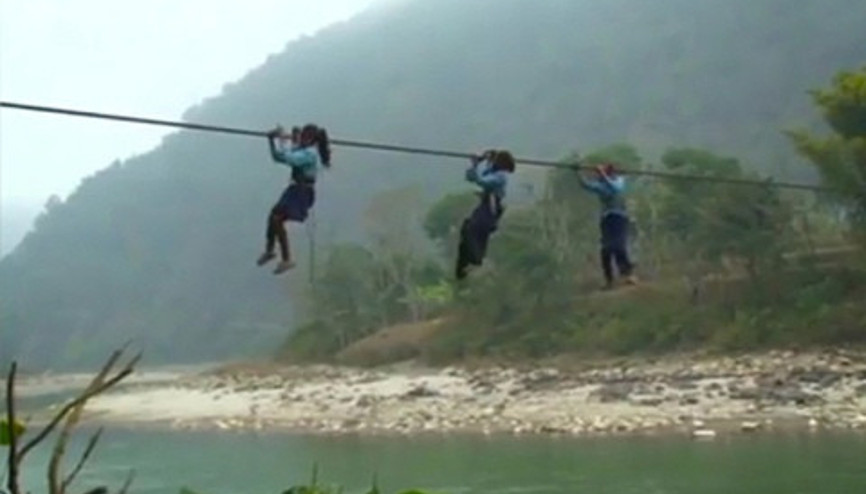 Dünyanın en tehlikeli okul yolu