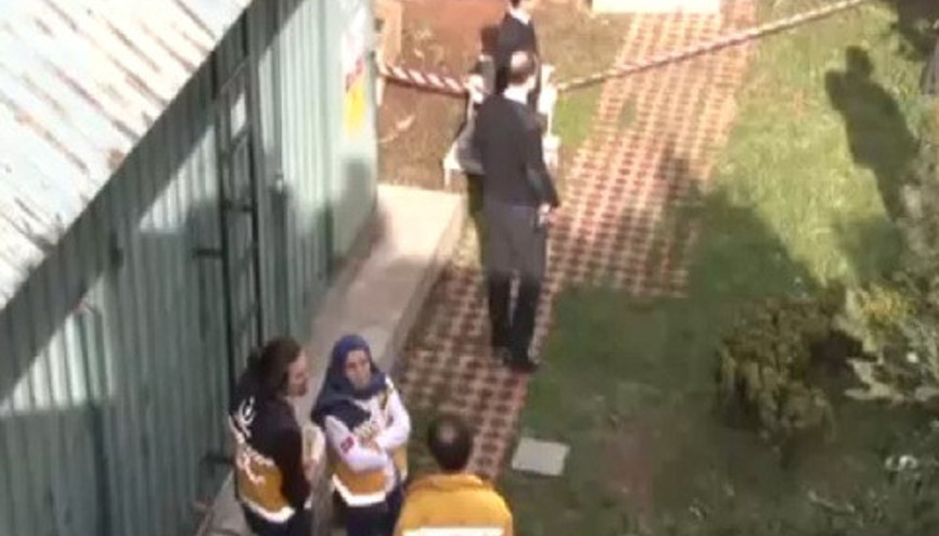 Sigorta şirketinde, terastan düşen personel yaşamını yitirdi