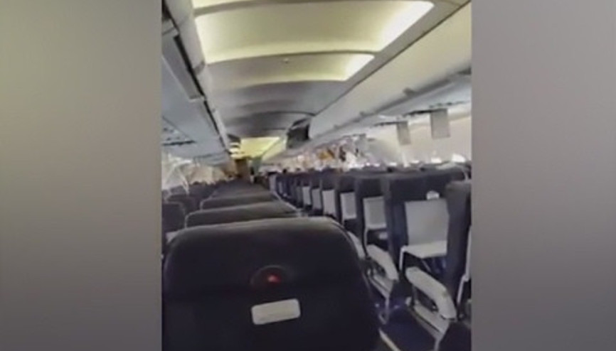 Somali uçağındaki patlamanın sonra kabinde açılan delikten bir yolcu düştü