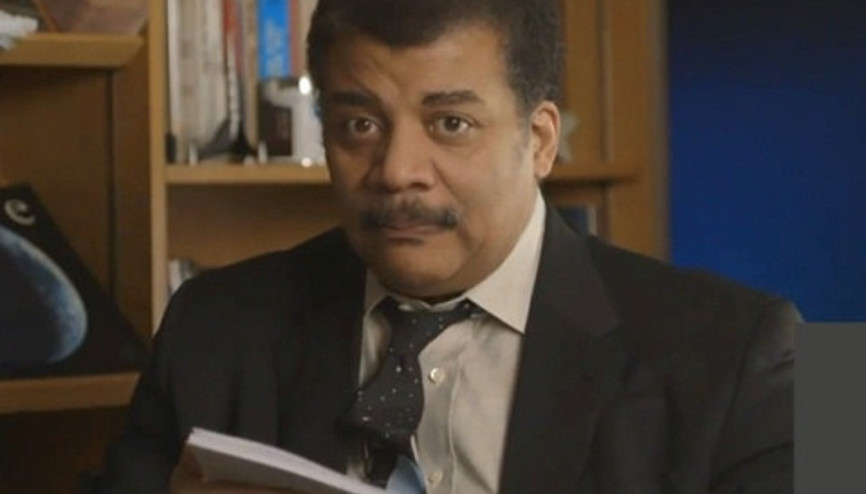 Neil deGrasse Tyson Plüton ile ilgili yorumları okudu
