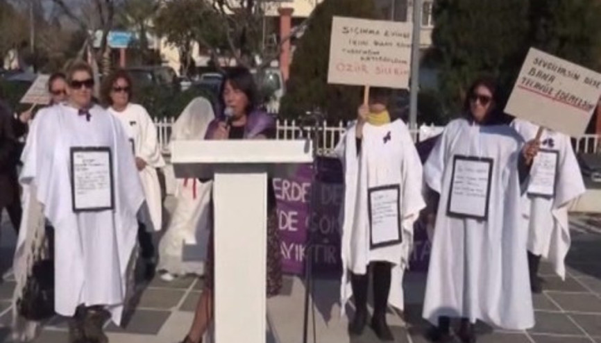 Kadına şiddete ve tecavüzlere kefenli protesto