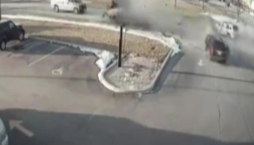 Kamyonet önüne çıkan her araca çarptı