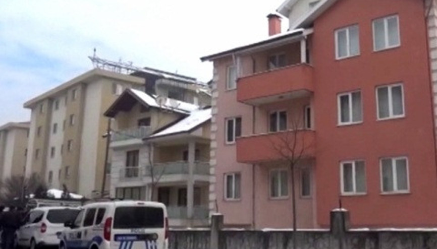 Bildiriye destek için imza atan 5 akademisyenin evinde arama Bildiriye destek için imza atan 5 akademisyenin evinde arama