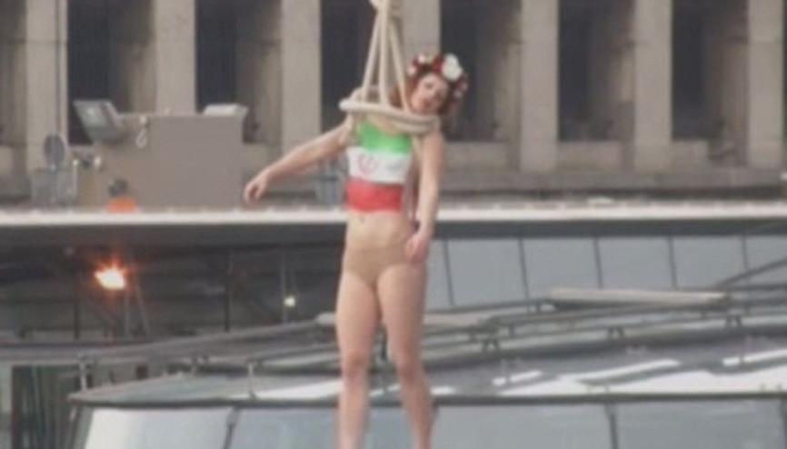 Ruhaninin ziyaretinde FEMEN protestosu