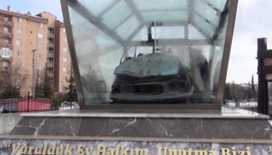 Uğur Mumcunun otomobili Eskişehirde sergileniyor