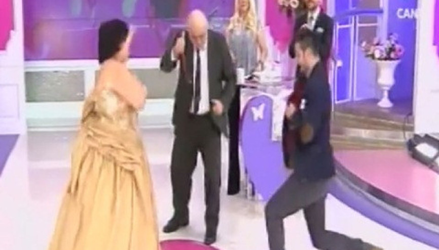 Canlı yayında nişanlanan çiftten apaçi dansı
