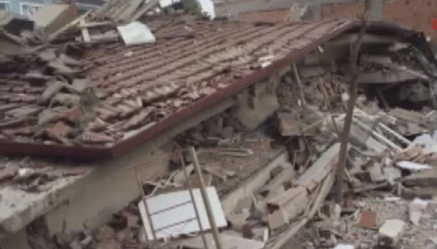 Yozgatta dört katlı apartman çöktü Yozgatta dört katlı apartman çöktü