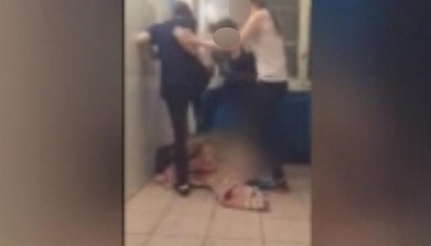 Rus kız öğrencilerden feci dayak