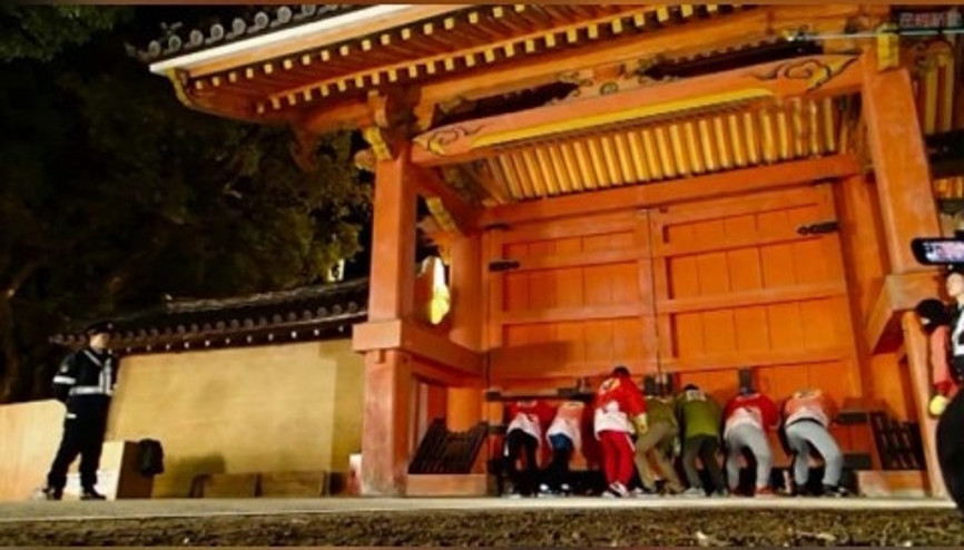 6 bin Japon, yılın “en şanslı erkeği” olmak için koştu