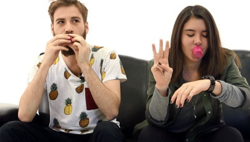 İlk kez dudak dolgunlaştırıcı denediler