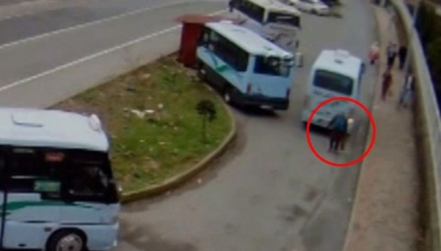 Aracın arkasındaki kadını fark etmeyince...