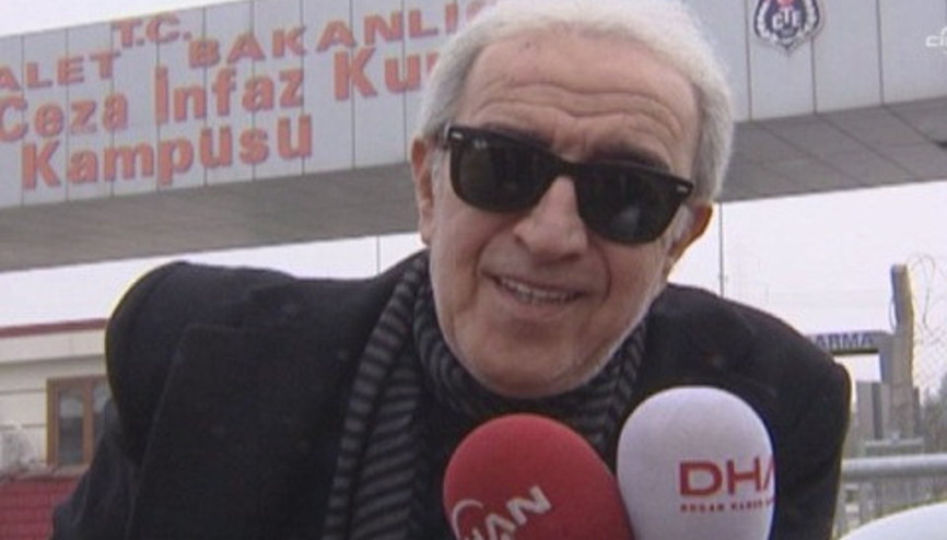 Silivri Cezaevi önünde Aldırma Gönül şarkısı Silivri Cezaevi önünde Aldırma Gönül şarkısı