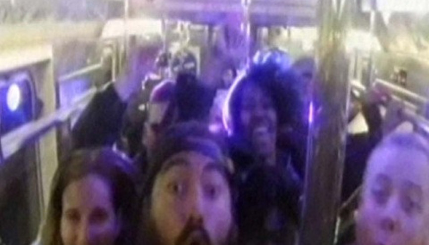 Metroda gece kulübü şakası