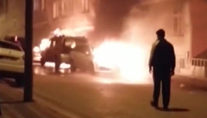 İstanbulda aynı sokaktaki 7 araç kundaklandı