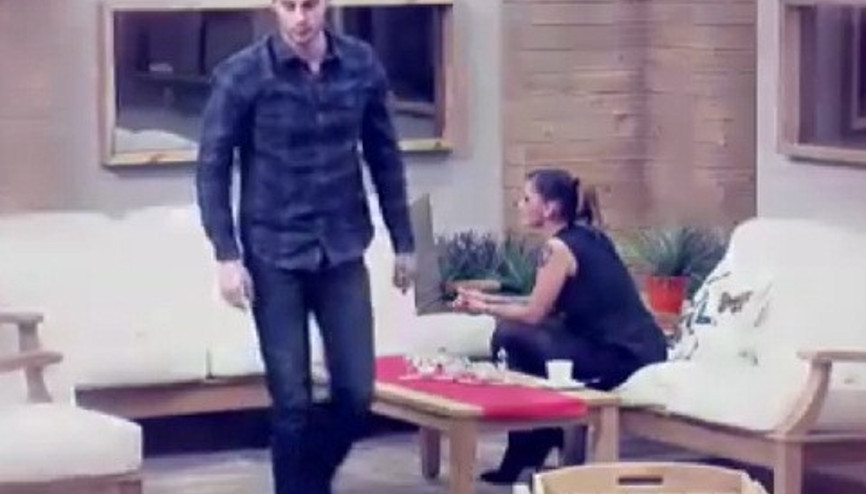 Ayça eski nişanlısı ile yakalandı, Emre çıldırdı