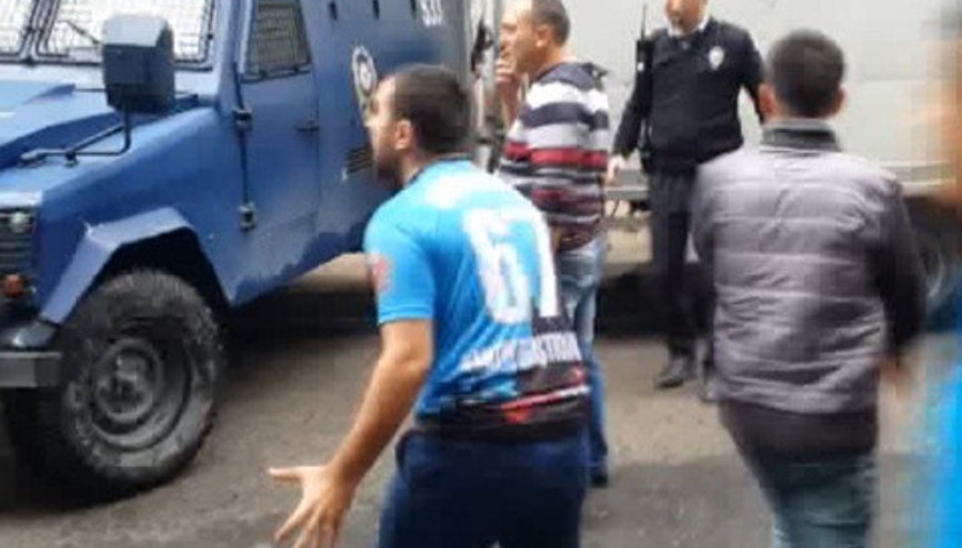 Tamirhanedeki kişileri kurtarmaya gelen polislere taşlı sopalı saldırı