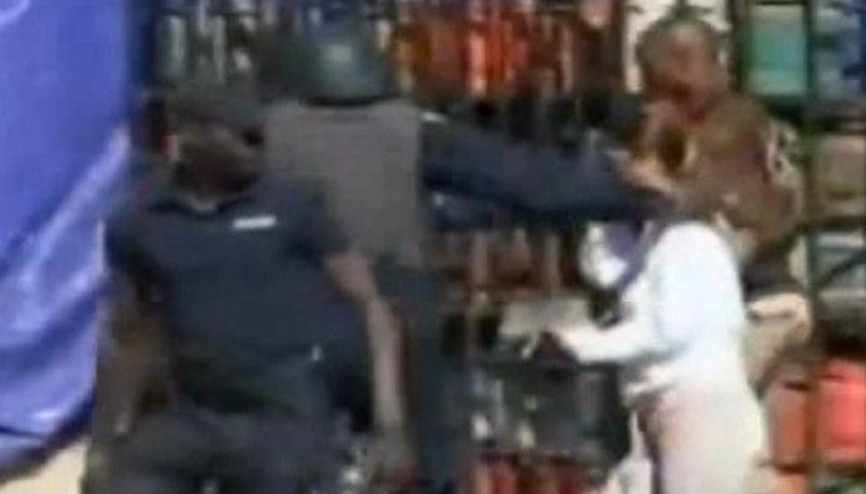 Malideki otel baskınında askerler lobiden rehineleri kurtardı