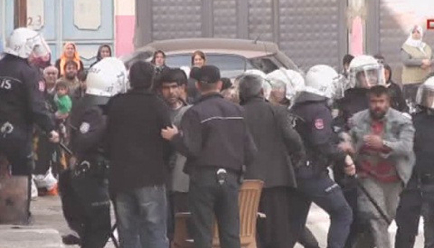 Nizipte taşlı sopalı kavga: 17 gözaltı