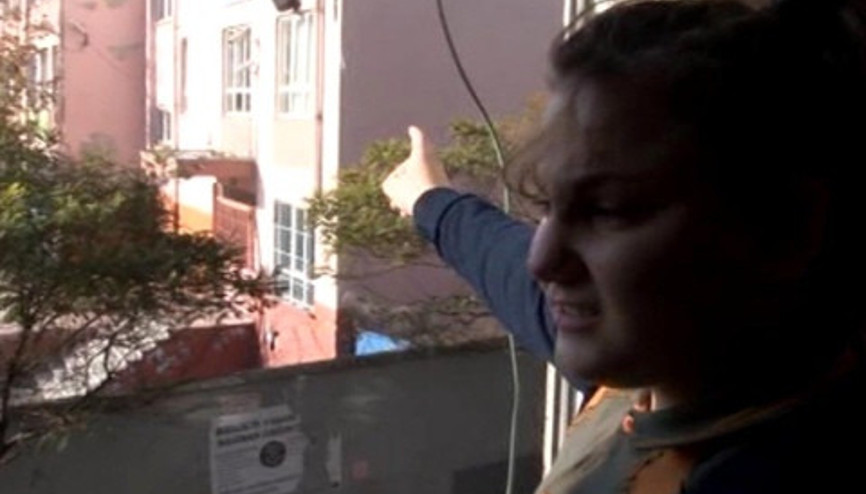 Öğretmen öğrencisinin elini cetvelle kırdı