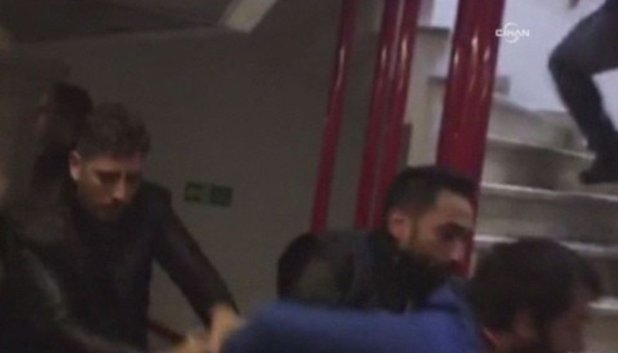 Bugün TVde gazeteciye şiddet ve gözaltı Bugün TVde gazeteciye şiddet ve gözaltı