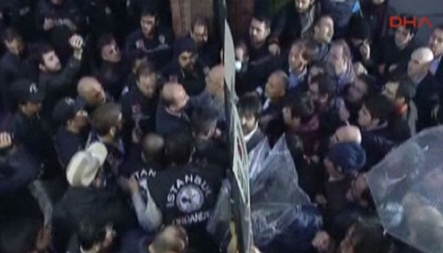 Plastik kelepçeli müdahale kameralara böyle yansıdı