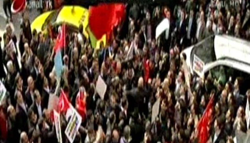 İpek Medya Grubuna tebligat için polis geldi içeri giremedi