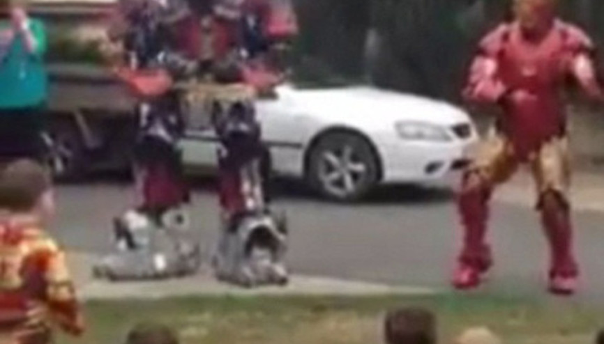 İron Man ve Optimus prime doğum günü partisinde