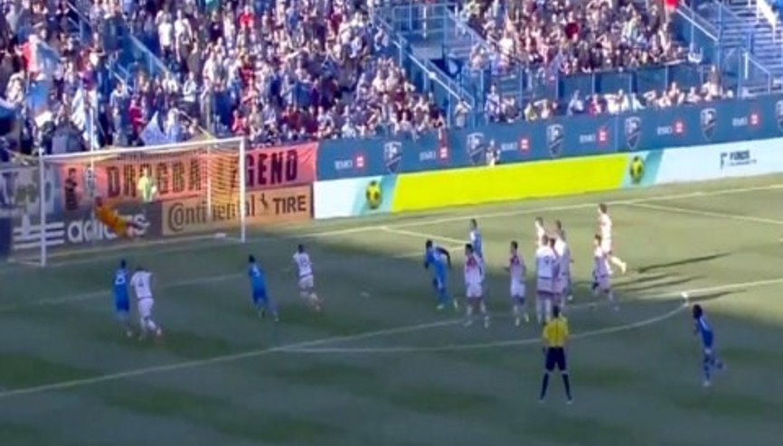 Drogba’dan süper frikik