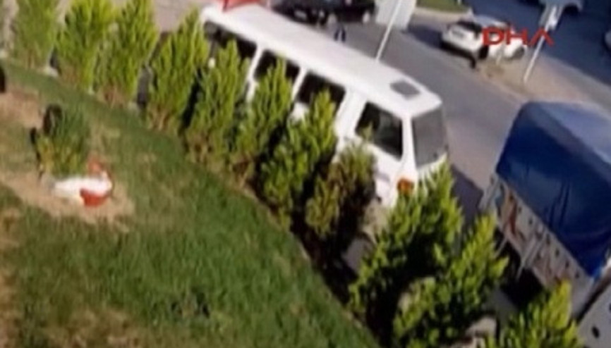 Anahtarı üzerinde unutulan otomobili böyle çaldı
