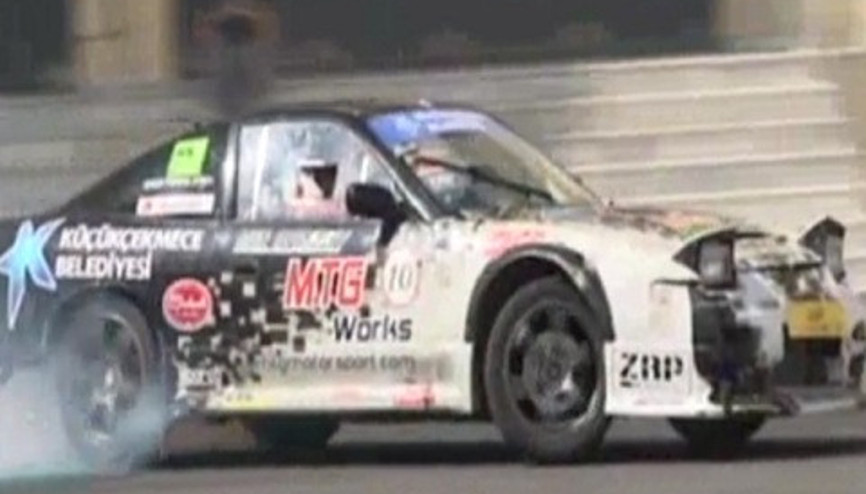 Küçükçekmece’deki drift şova vatandaşlardan yoğun ilgi Küçükçekmece’deki drift şova vatandaşlardan yoğun ilgi