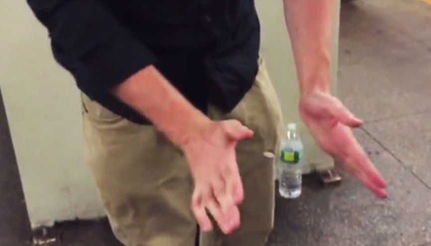 Görme engelli illüzyonist görenleri şaşırtıyor Görme engelli illüzyonist görenleri şaşırtıyor