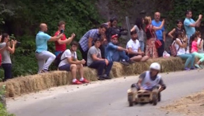 Geleneksel tahta araba yarışında şampiyonlar belli oldu Geleneksel tahta araba yarışında şampiyonlar belli oldu