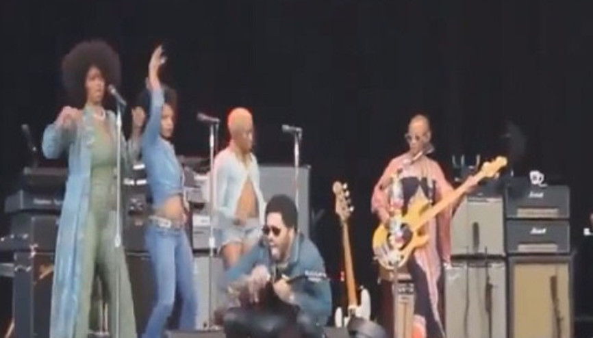 Lenny Kravitzten pantolon kazası Cinsel organı göründü