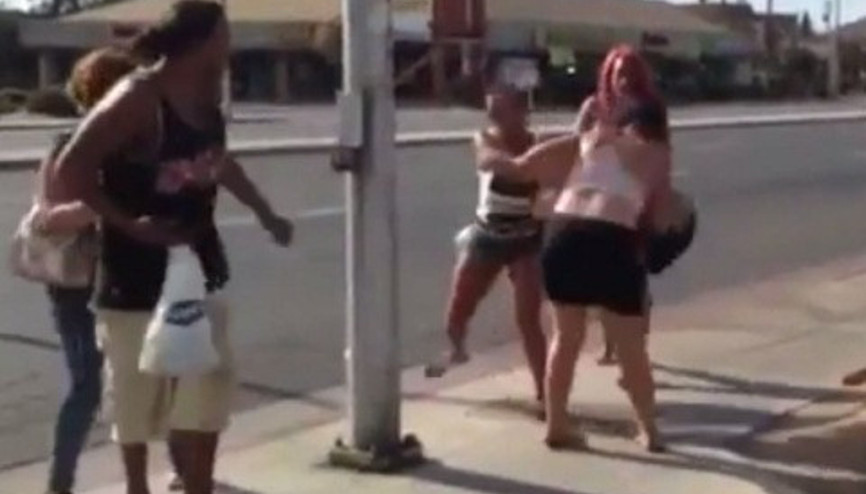 Tartıştığı kadını sırtından ısırdı