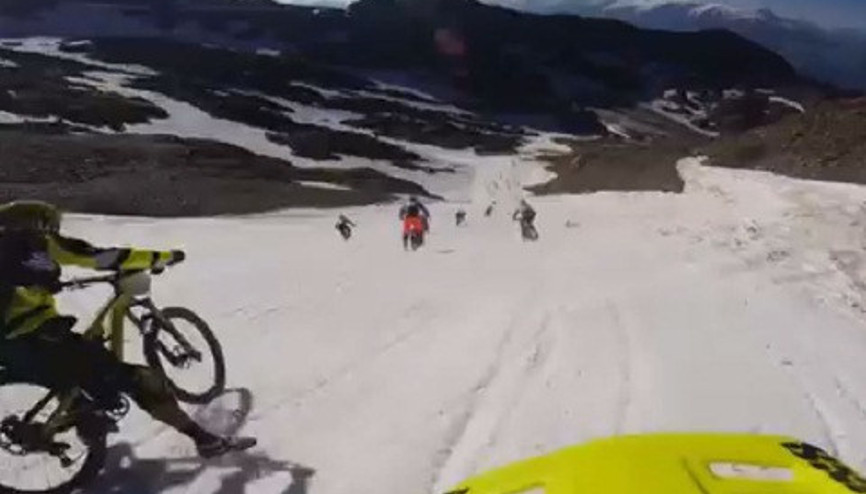 Zorlu parkurda feci kaza