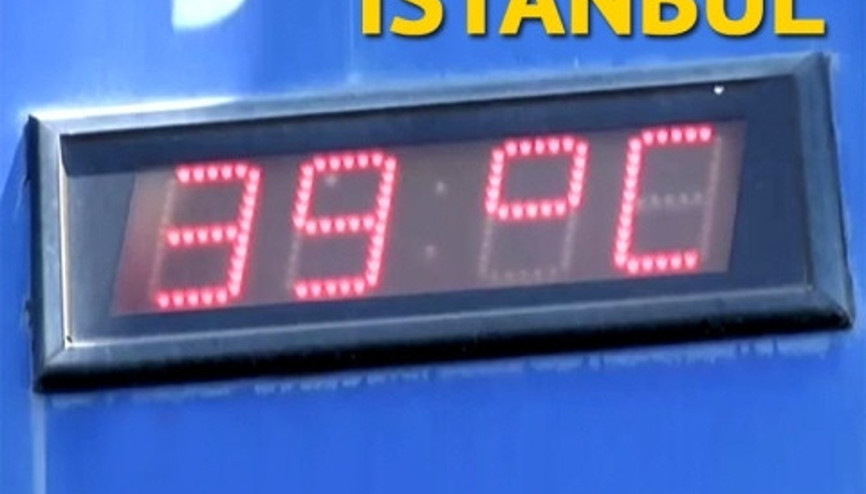 Termometreler 39’u gösterdi, İstanbullular denize koştu