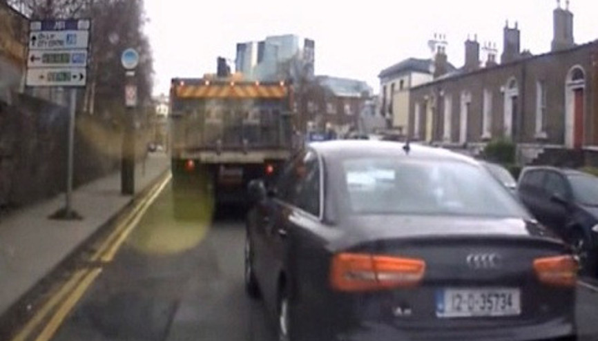 Ters yöne giren otomobile sivil polis sürprizi