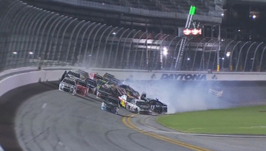 Austin Dillon, bu korkunç kazadan sağ kurtuldu