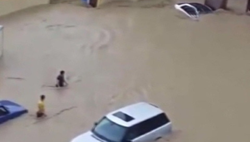 Rusyanın tatil kenti Soçi sular altında kaldı: 1 ölü