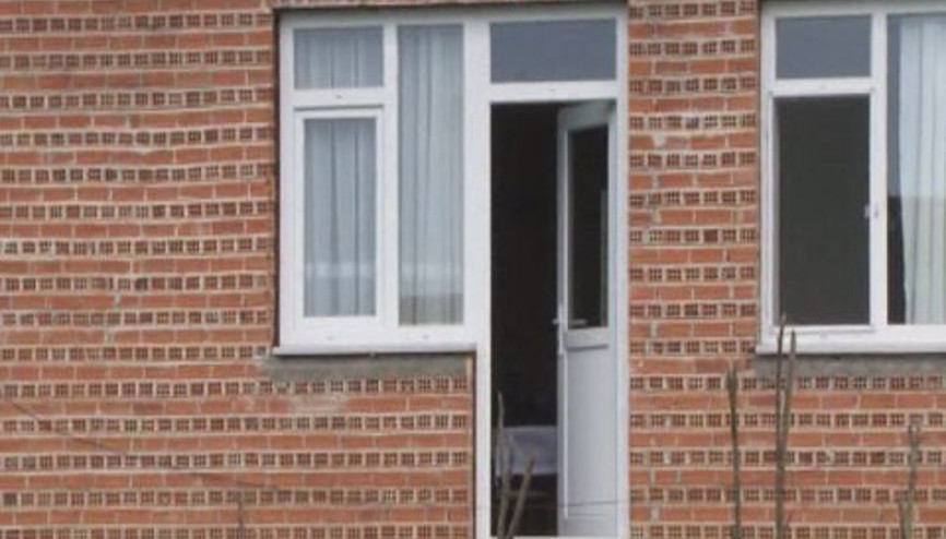 İkinci kattaki kapı boşluğa çıkıyor İkinci kattaki kapı boşluğa çıkıyor