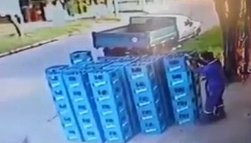 Sakar adam ilk iş gününde kovuldu