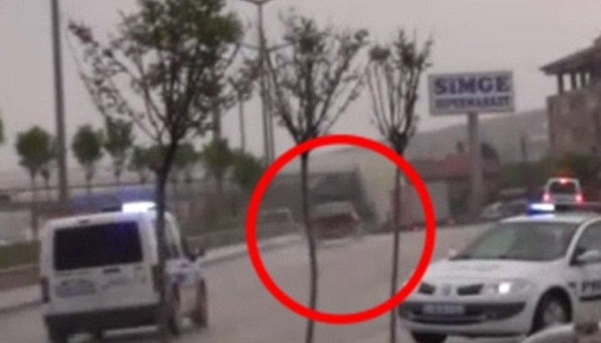 Çaldığı otomobille polisten kaçarken kaza yaptı