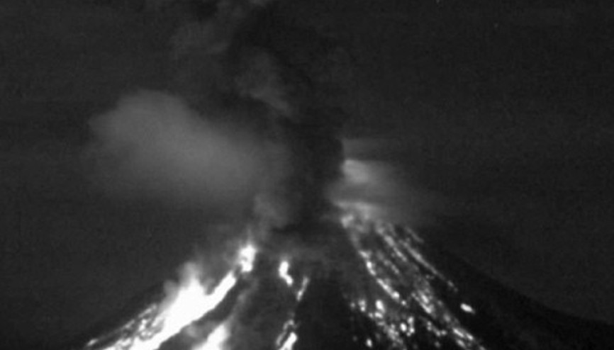Meksikadaki yanardağın etkileyici patlaması